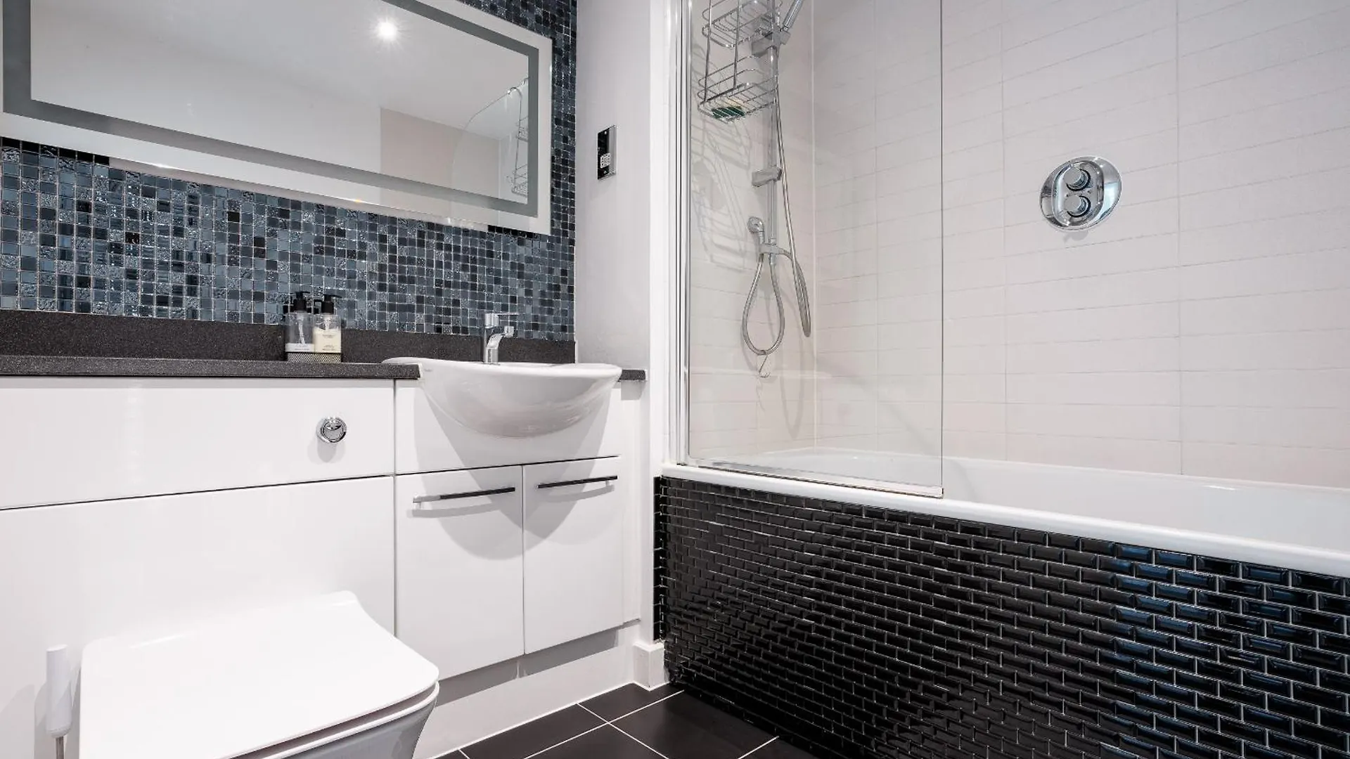 32 Ross Apartment, Canary Wharf Area London