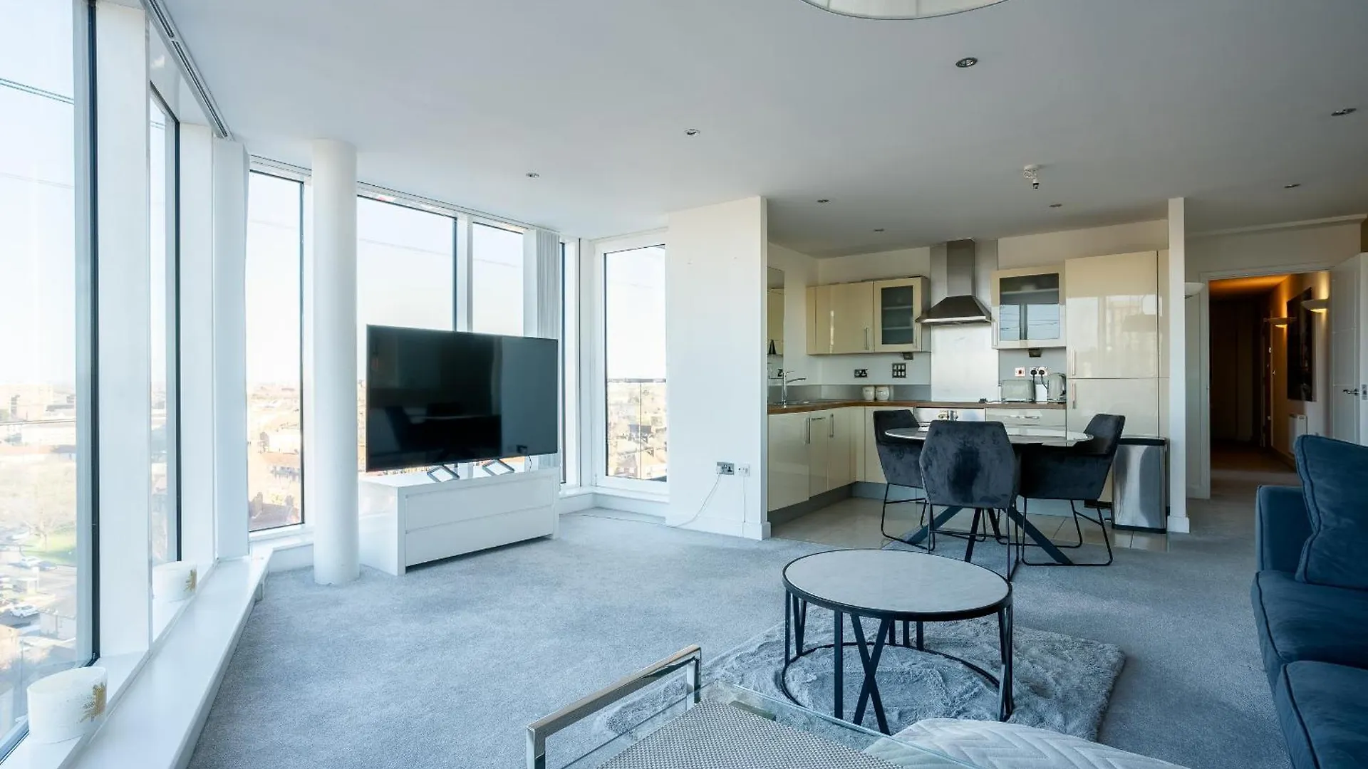 32 Ross Apartment, Canary Wharf Area London 0*,  United Kingdom