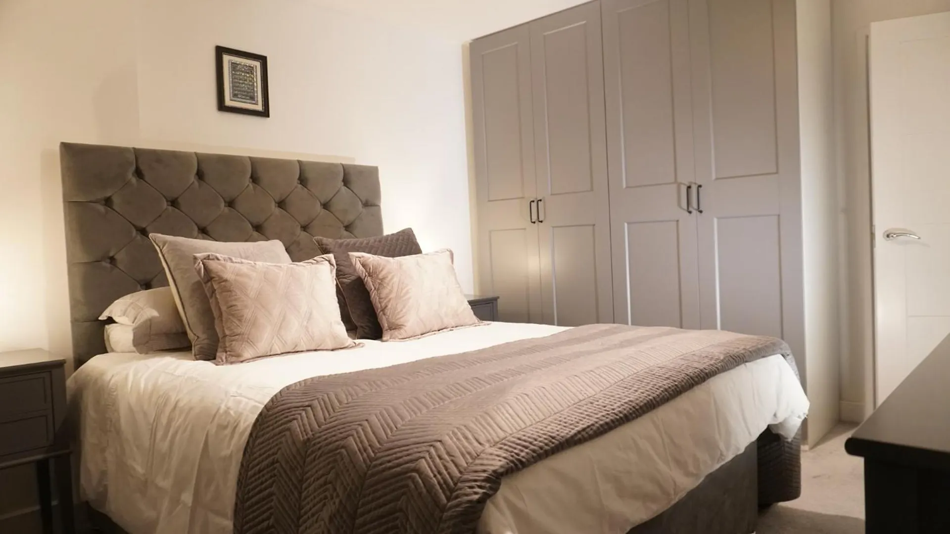 32 Ross Apartment, Canary Wharf Area London