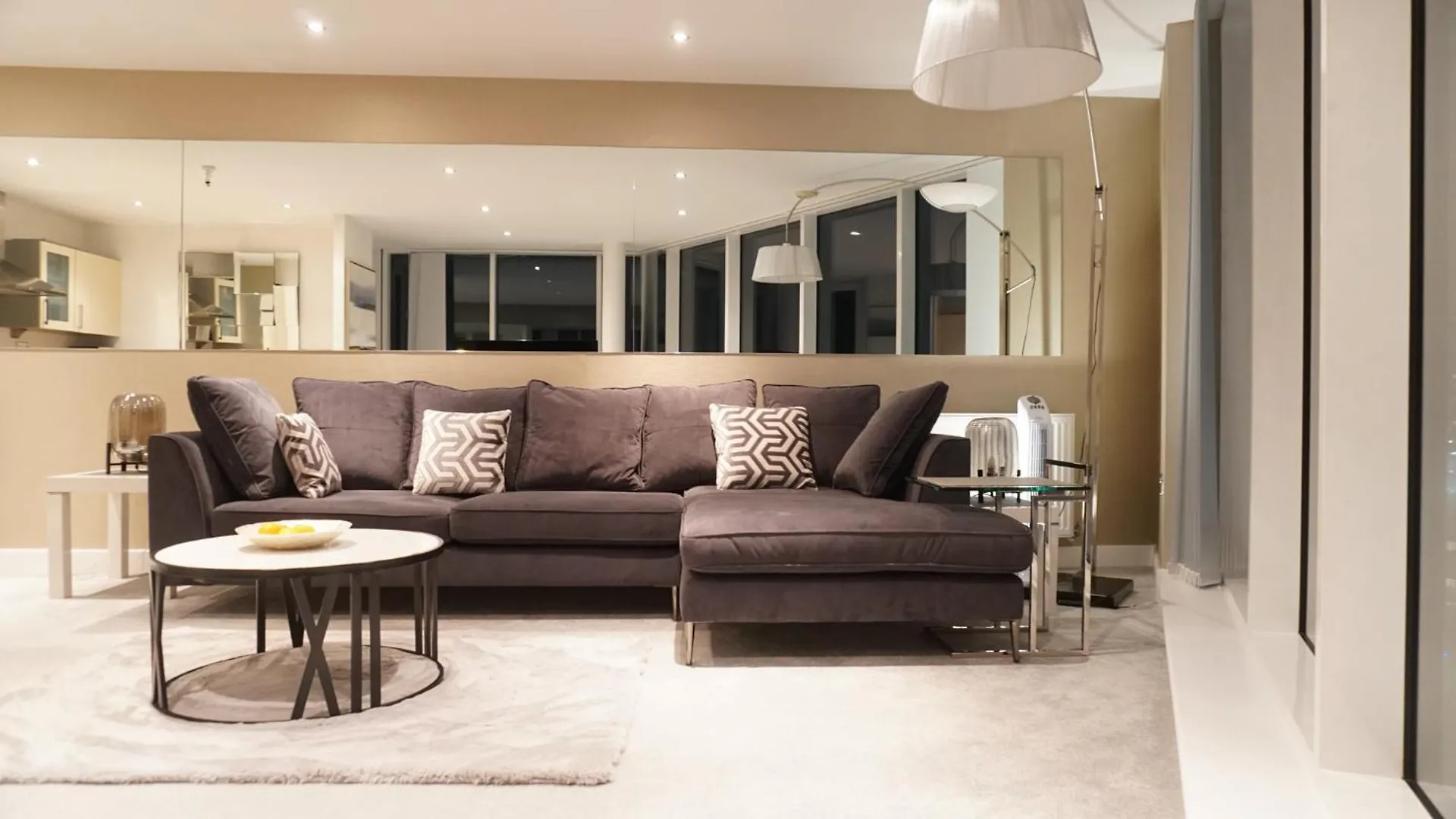 Apartment 32 Ross Apartment, Canary Wharf Area London